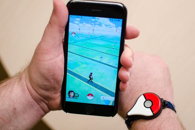 pokemon-go-plus-wrist-phone-640x0