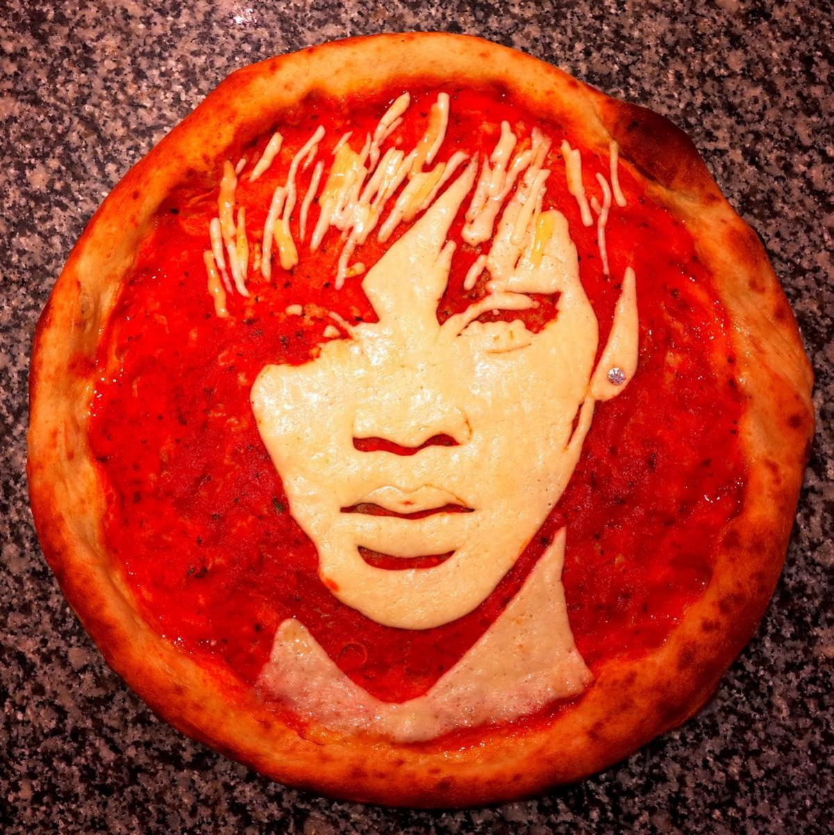 chef conquista instagram con retratos en pizzas rihanna pizza portrait