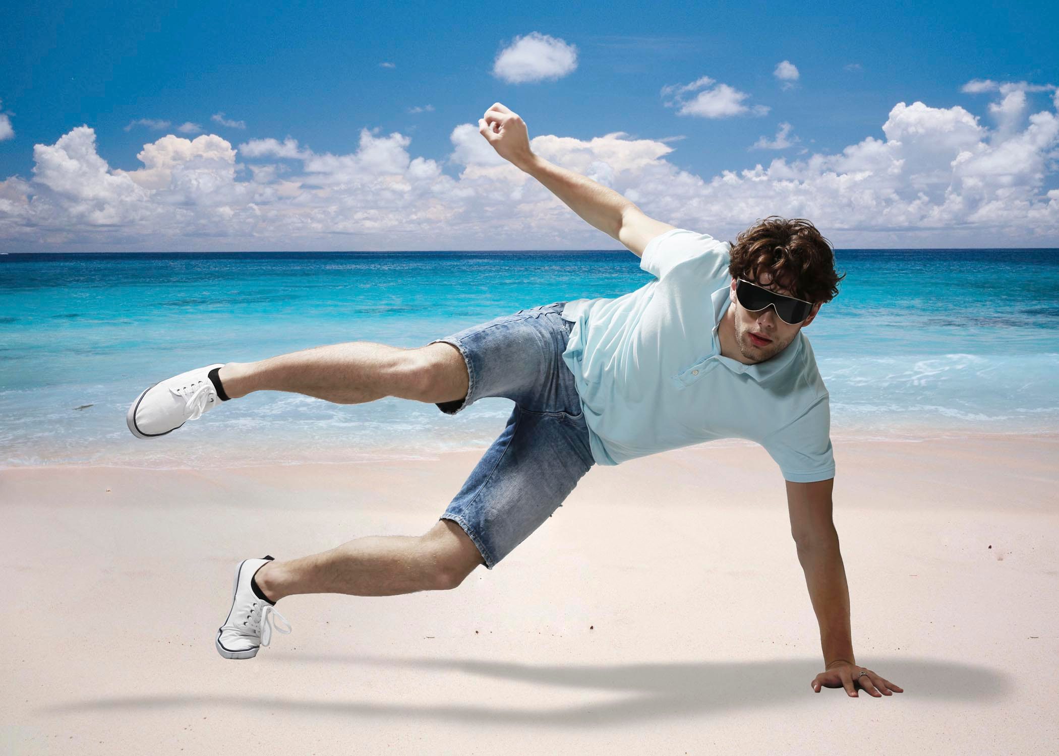 dlodlo anuncia las gafas mas livianas y portatiles de realidad virtual vr glasses exercising at beach