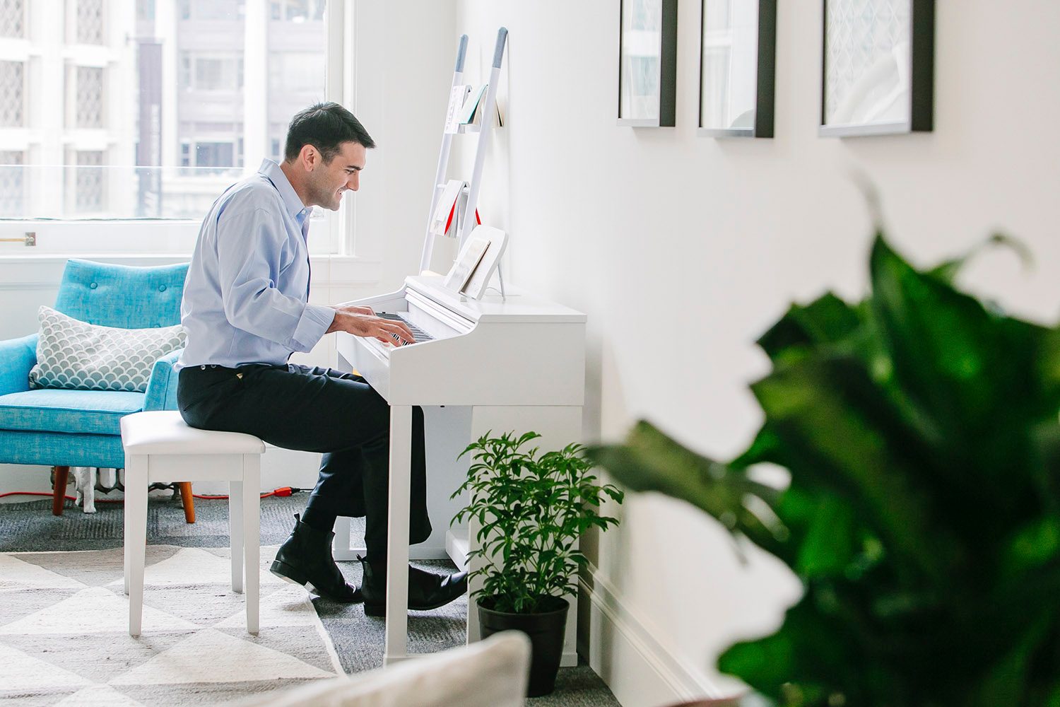 one primer piano digital inteligente smart white living room 2