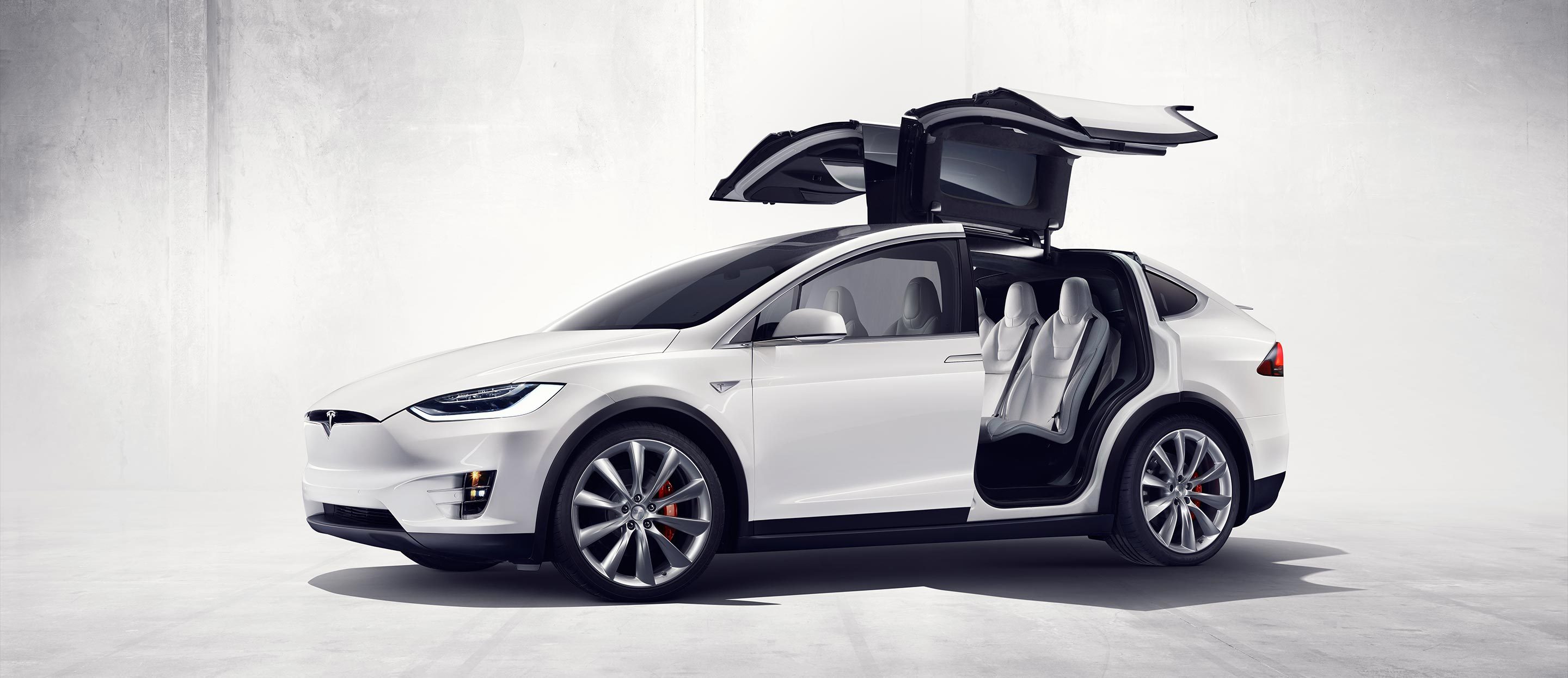 lanzan el tesla x un vehiculo electrico que cuesta 130 000 dolares section hero
