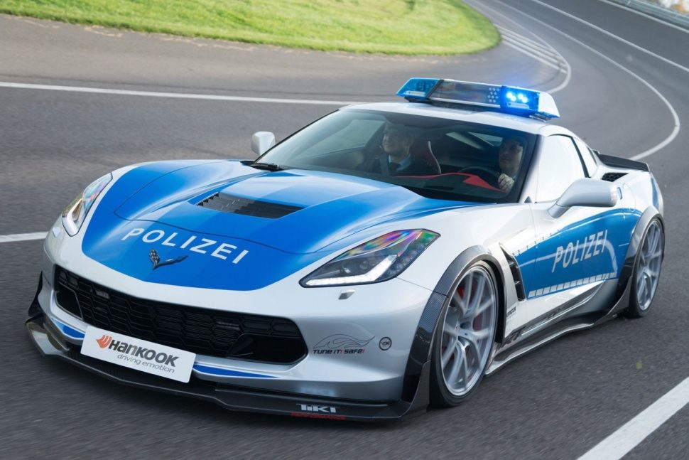 auto policia alemana corvette stingray 01