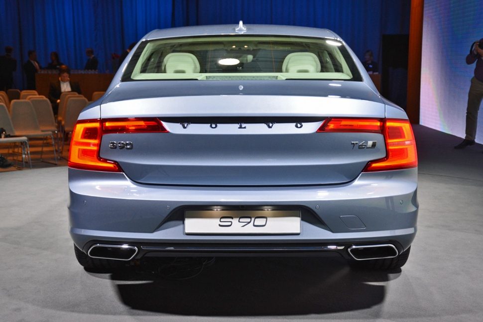 el volvo s90 equipado con tecnologia de avanzada en seguridad 05