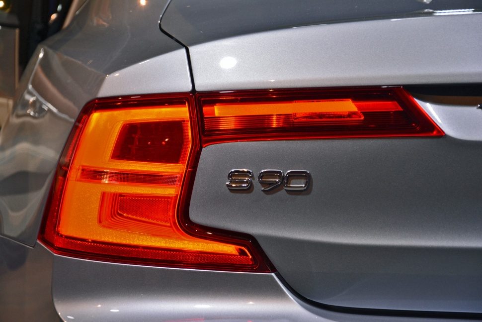 el volvo s90 equipado con tecnologia de avanzada en seguridad 08