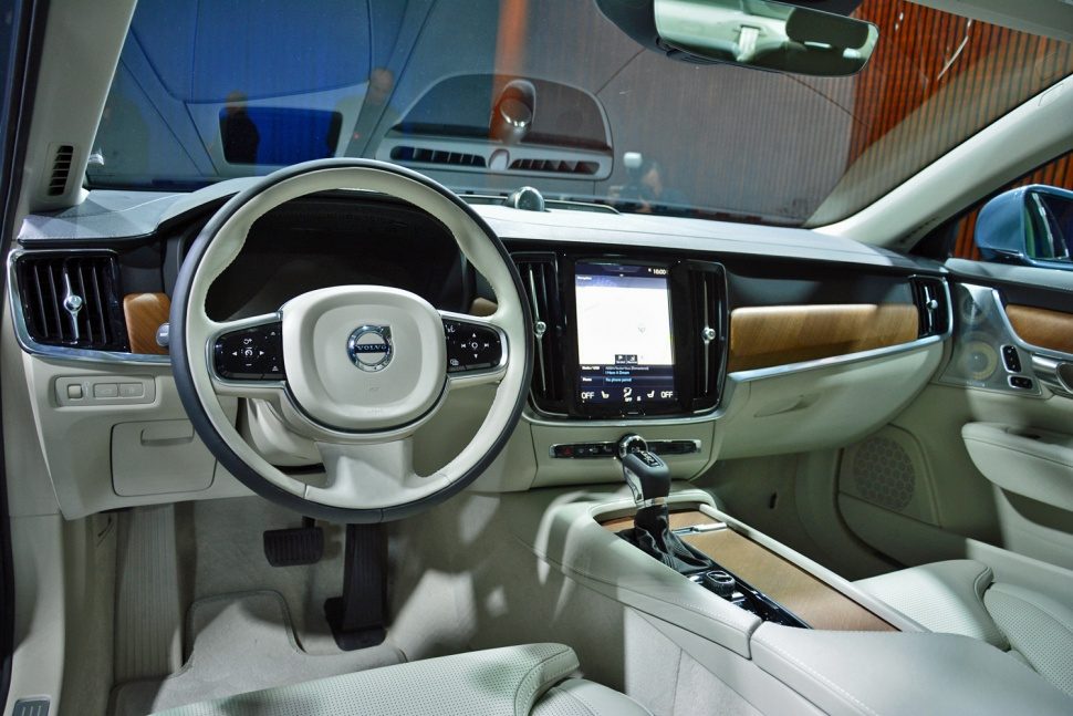 el volvo s90 equipado con tecnologia de avanzada en seguridad 10