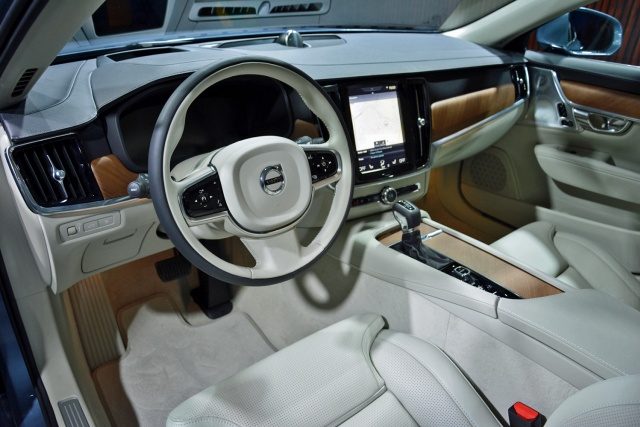 el volvo s90 equipado con tecnologia de avanzada en seguridad 13