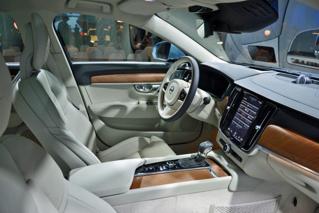el volvo s90 equipado con tecnologia de avanzada en seguridad 14