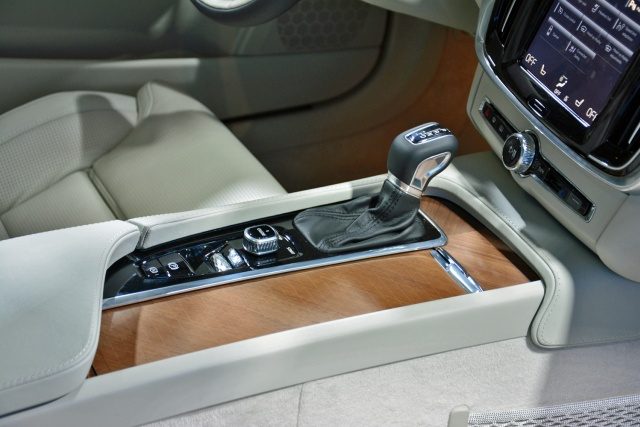 el volvo s90 equipado con tecnologia de avanzada en seguridad 16