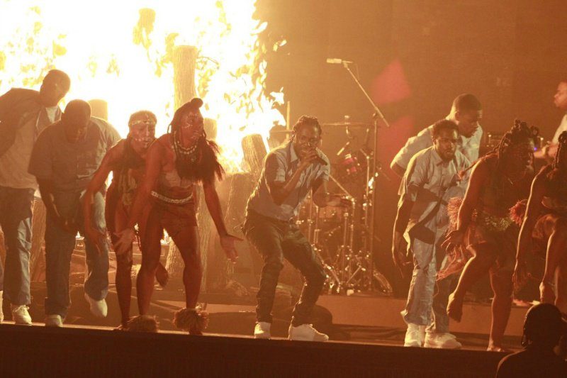 CbUds6EUAAAxLMq.jpg-large