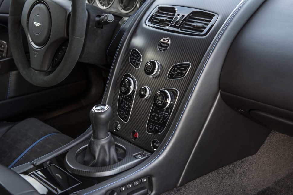 aston martin vantage gts amgts 18