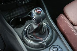 2016-mini-cooper-s-clubman-gearstick-720x720