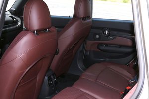 2016-mini-cooper-s-clubman-interior-back-720x720