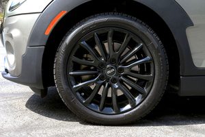 2016-mini-cooper-s-clubman-tire-720x720