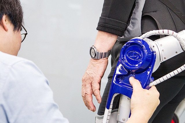 hyundai exoesqueleto 20160509 wearable robot 12 640x427 c