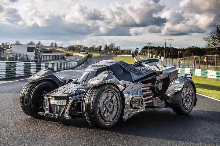 batman recorre europa con el batimovil 2 0 02