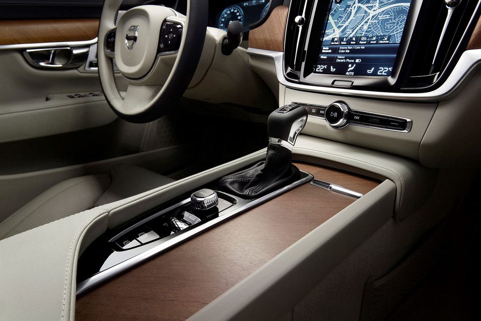 2017-volvo-s90-stick-970x647-c