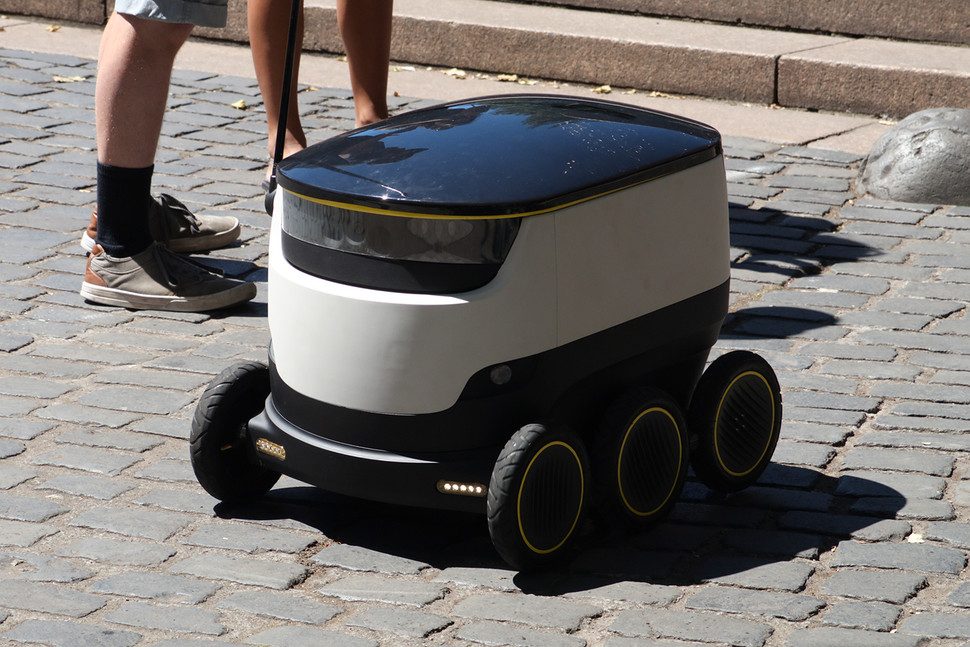 el futuro de los drones para envios podria estar en las aceras starship drone 0005 970x647 c