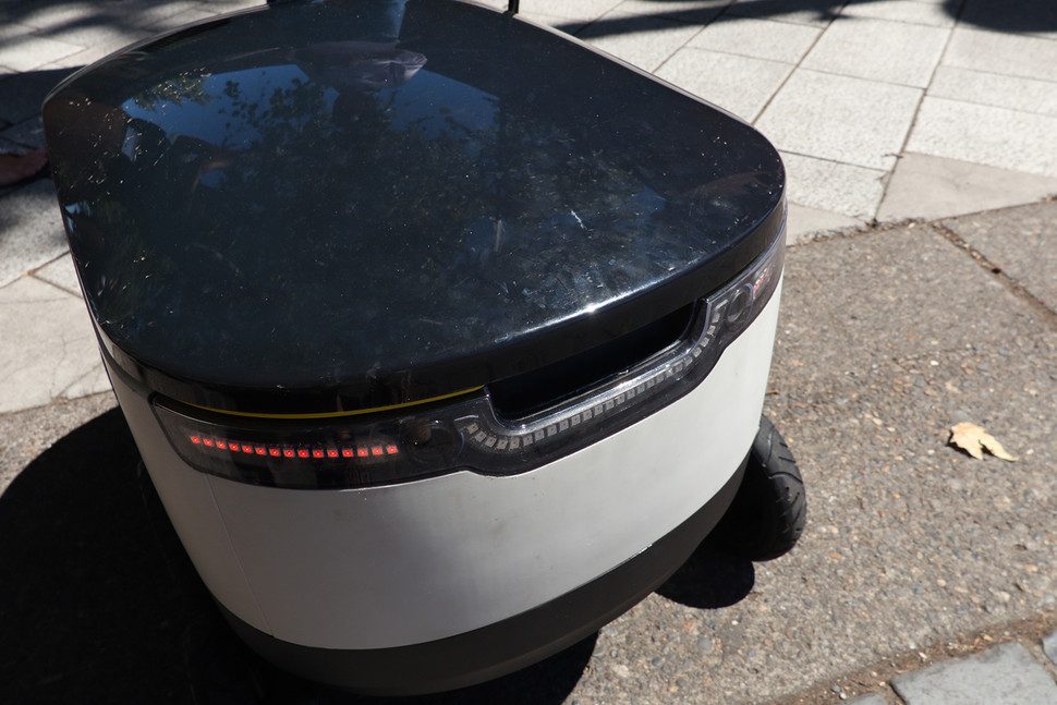 el futuro de los drones para envios podria estar en las aceras starship drone 0012 970x647 c