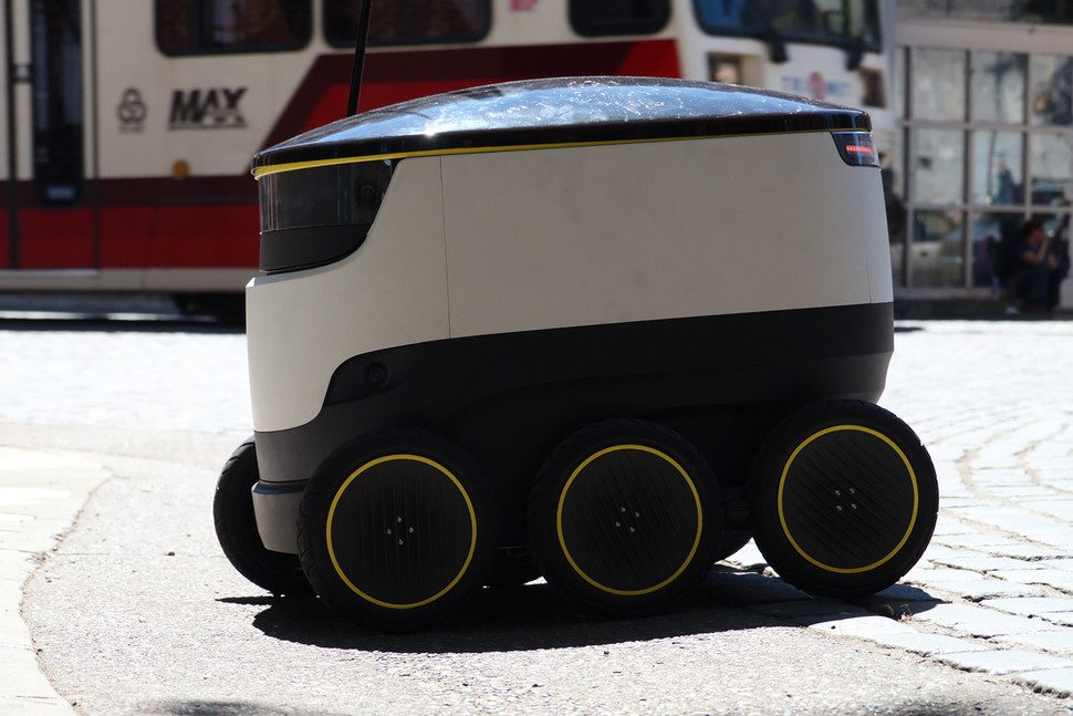 el futuro de los drones para envios podria estar en las aceras starship drone 0018 970x647 c