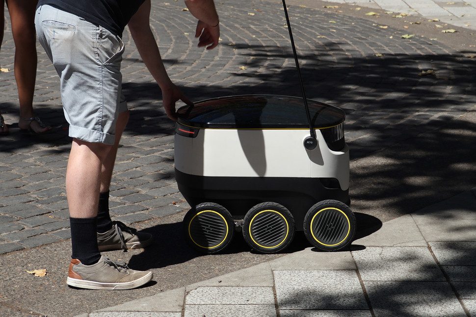 el futuro de los drones para envios podria estar en las aceras starship drone 0033 970x647 c