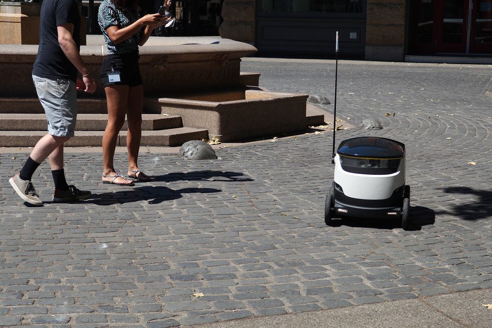 el futuro de los drones para envios podria estar en las aceras starship drone 0034 970x647 c