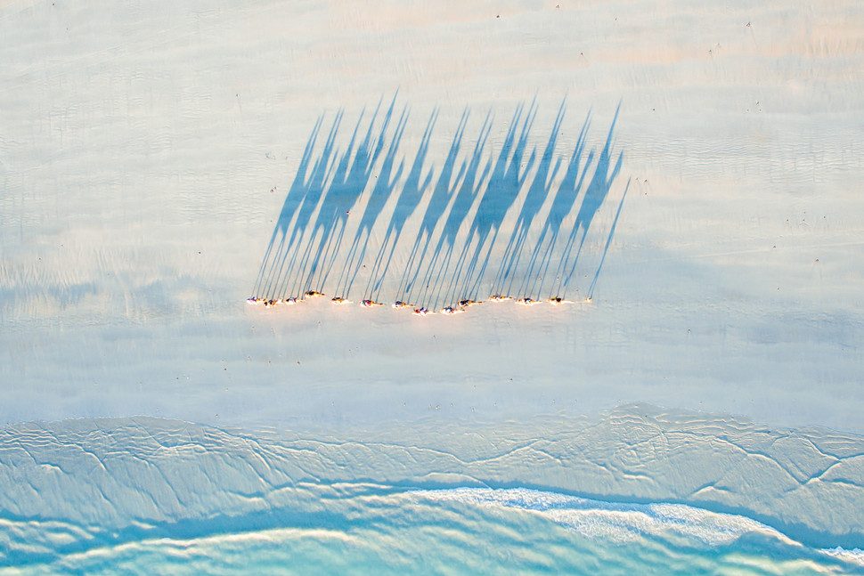 las 9 mejores imagenes realizadas por drones beach camel caravan 2 970x647 c