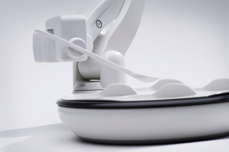 obi es un robot que alimenta a la gente con discapacidad 11 970x647 c