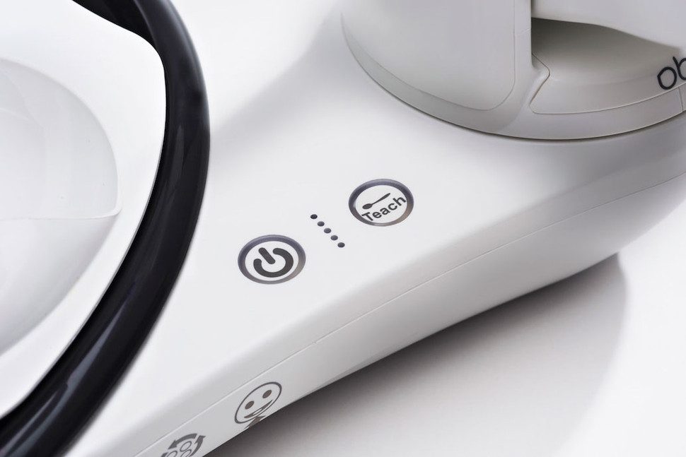 obi es un robot que alimenta a la gente con discapacidad 9 970x647 c