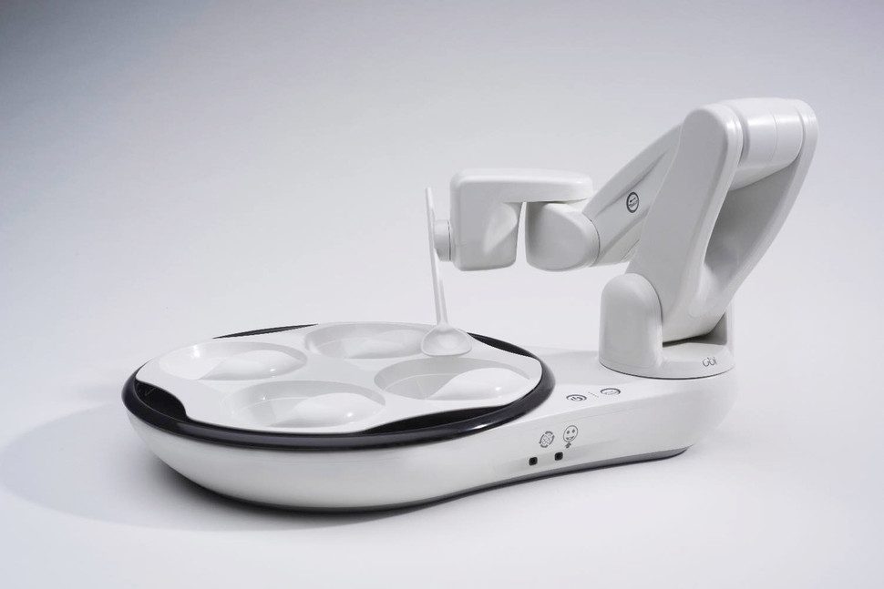 obi es un robot que alimenta a la gente con discapacidad obi1 970x647 c