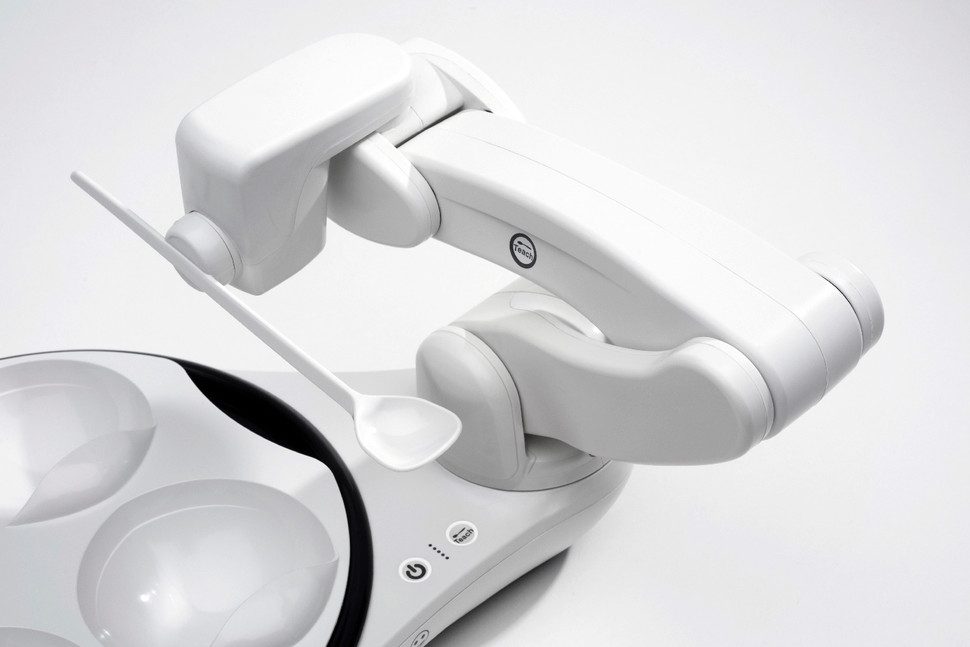 obi es un robot que alimenta a la gente con discapacidad obi4 970x647 c