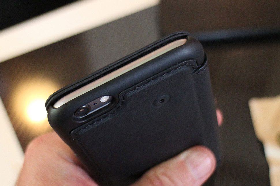 esta funda para el iphone esconde un boton inteligente proporta magic button case top 970x647 c