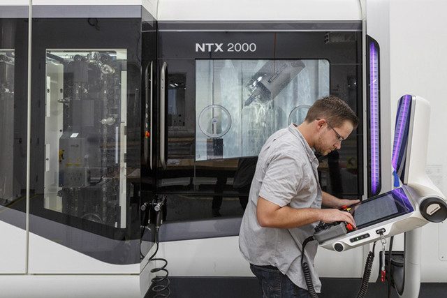 area 404 el laboratorio donde facebook construye futuro 9 axis mill turn lathe 640x427 c