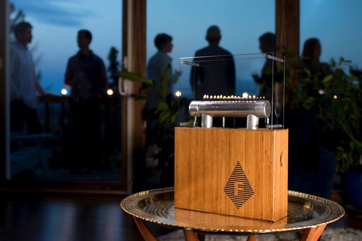 fireside audiobox el altavoz con fuego que se mueve al ritmo de la musica firesideaudiobox set1 01 copy 1800px 720x480 c