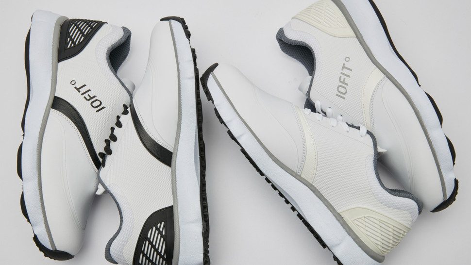 con las elegantes zapatillas iofit tu swing mejorara mucho sport and classic shoe 970x546 c