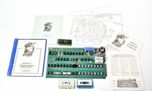vendida la computadora rare apple 1 de jobs y wozniak original 6 640x427 c
