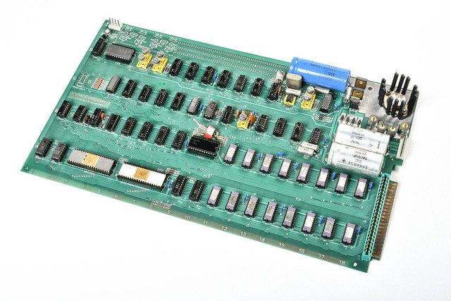 vendida la computadora rare apple 1 de jobs y wozniak original 27 640x427 c