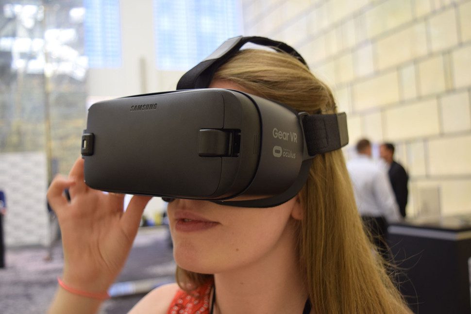 asi nuevo samsung gear vr 2016 2 front angle 970x647 c
