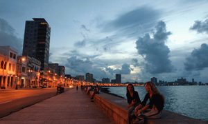 cuba instalara wifi malecon habana malec  n