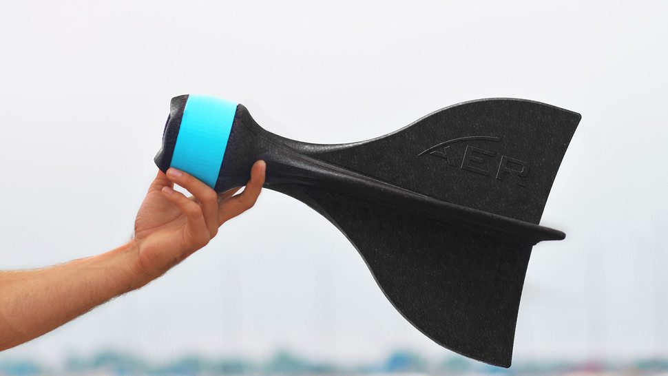 aer convierte tu gopro en un balon de futbol holding 970x546 c