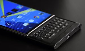 blackberry dejara fabricar telefonos inteligentes priv 640x0