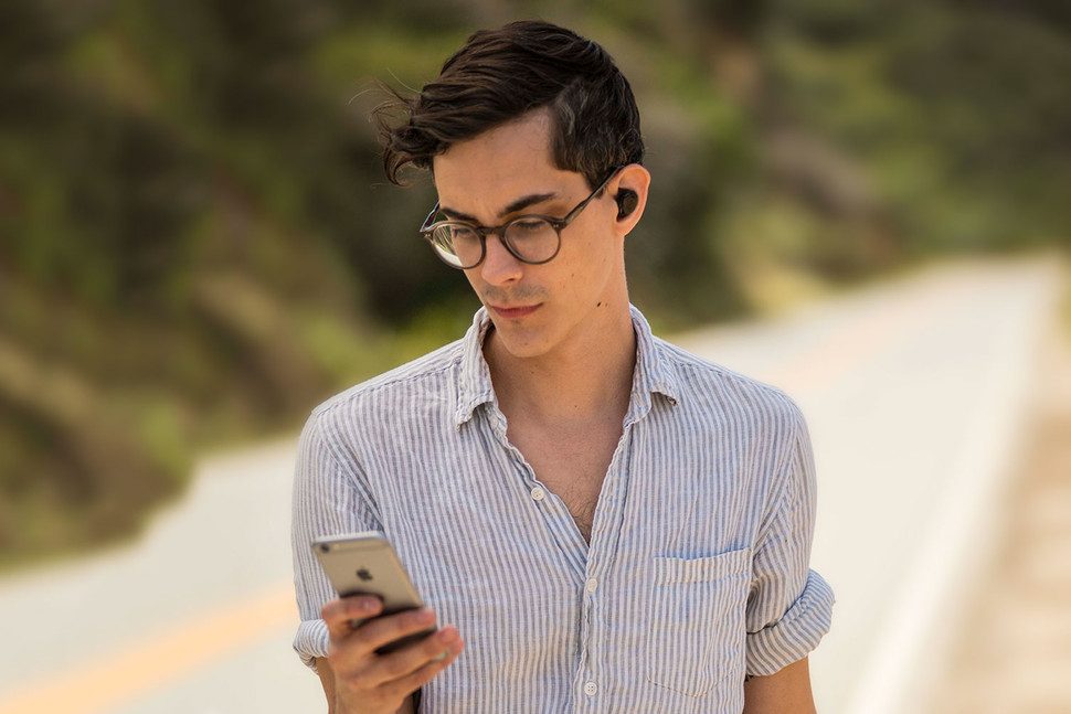 la bateria de los nuevos auriculares inalambricos bragi dura el doble roadside1 970x647 c