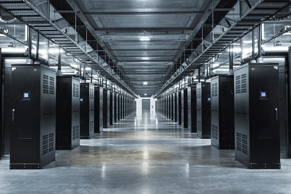 facebook servidores suecia data center hall 970x647 c