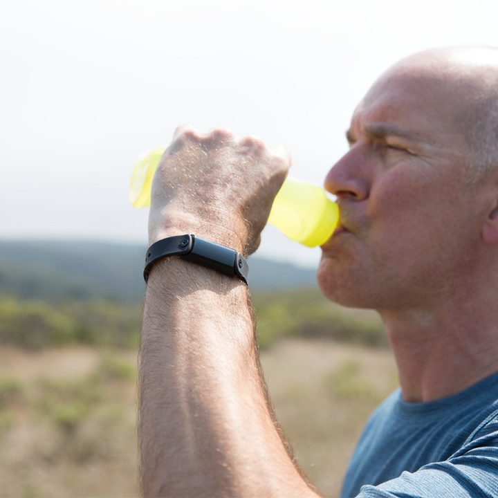 el wearable lvl calcula la hidratacion en tiempo real lifestyle runner med hydrate preview 1500x1000
