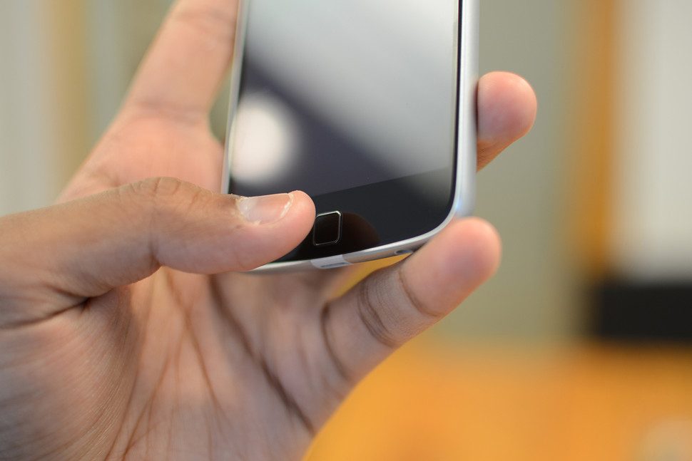 llega moto z play hasselblad droid and mod hands on 10 970x647 c