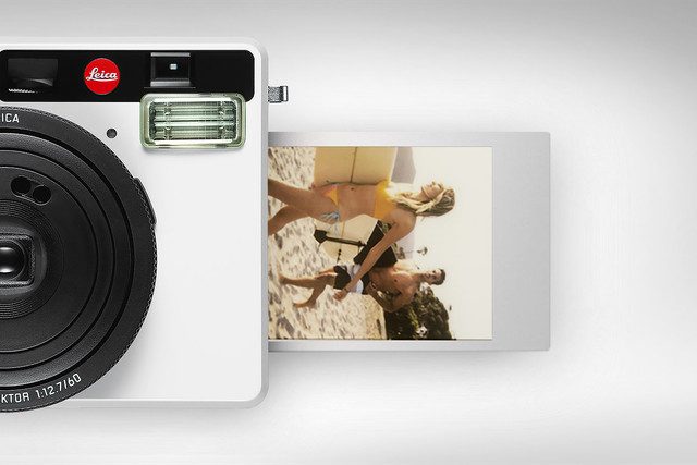 leica ofrece fotos instantaneas con la camara sofort window teaser sofortabzug 2400x940 copy 640x427 c