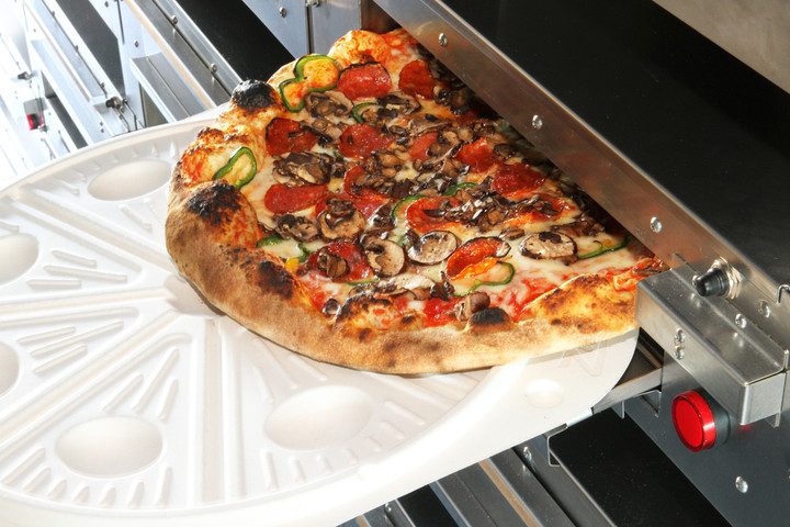 nuevos camiones de zume hacen pizzas durante el reparto zumepizza oven1 720x480 c