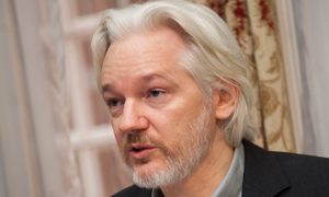 cortan acceso internet julian assange