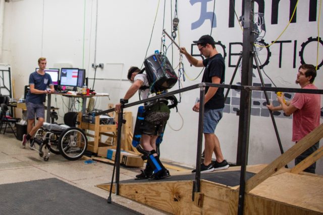 paralitico camina exoesqueleto mecanico 050a0800 1200x800 c