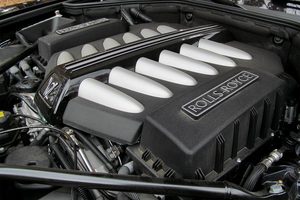 2016-rolls-royce-dawn-engine-angle-800x533-c