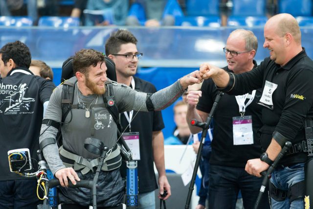 paralitico camina exoesqueleto mecanico exo teams nicolapitaro 8251 1200x800 c